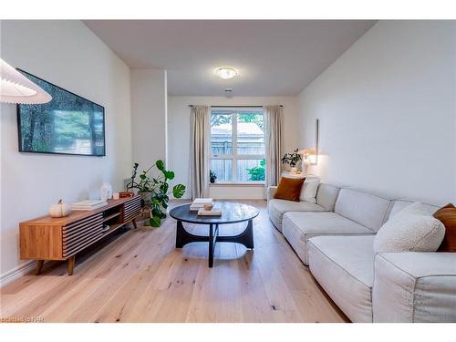 107-2799 St. Paul Avenue, Niagara Falls, ON - Indoor Photo Showing Living Room