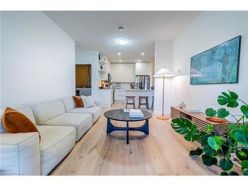 107-2799 St. Paul Avenue, Niagara Falls, ON - Indoor Photo Showing Living Room