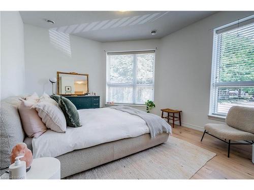 107-2799 St. Paul Avenue, Niagara Falls, ON - Indoor Photo Showing Bedroom