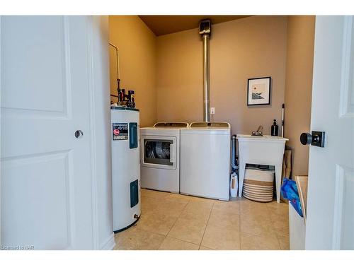 107-2799 St. Paul Avenue, Niagara Falls, ON - Indoor Photo Showing Laundry Room