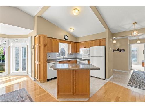 20-53 Bunting Road, St. Catharines, ON - Indoor Photo Showing Kitchen With Double Sink