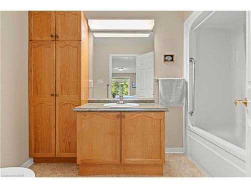 20-53 Bunting Road, St. Catharines, ON - Indoor Photo Showing Bathroom