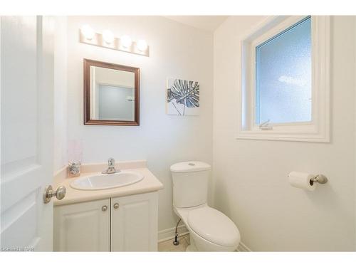 6254 Ash Street, Niagara Falls, ON - Indoor Photo Showing Bathroom