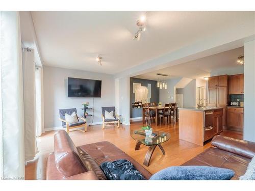 6254 Ash Street, Niagara Falls, ON - Indoor Photo Showing Living Room