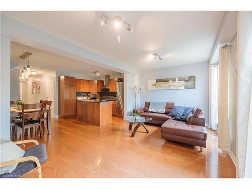 6254 Ash Street, Niagara Falls, ON - Indoor Photo Showing Living Room