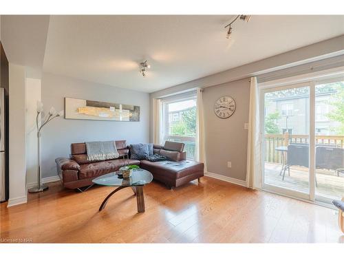 6254 Ash Street, Niagara Falls, ON - Indoor Photo Showing Living Room