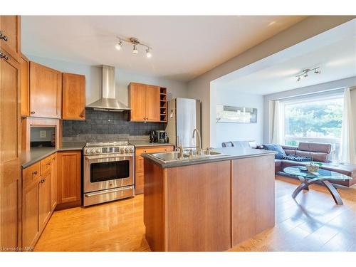 6254 Ash Street, Niagara Falls, ON - Indoor Photo Showing Kitchen