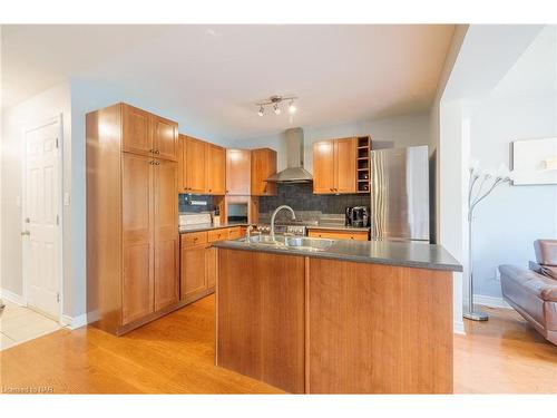 6254 Ash Street, Niagara Falls, ON - Indoor Photo Showing Kitchen