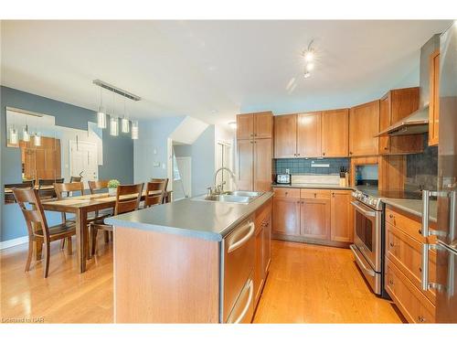 6254 Ash Street, Niagara Falls, ON - Indoor Photo Showing Kitchen With Double Sink