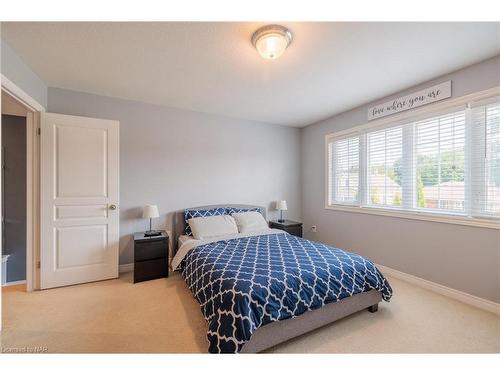 6254 Ash Street, Niagara Falls, ON - Indoor Photo Showing Bedroom