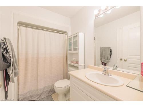 6254 Ash Street, Niagara Falls, ON - Indoor Photo Showing Bathroom