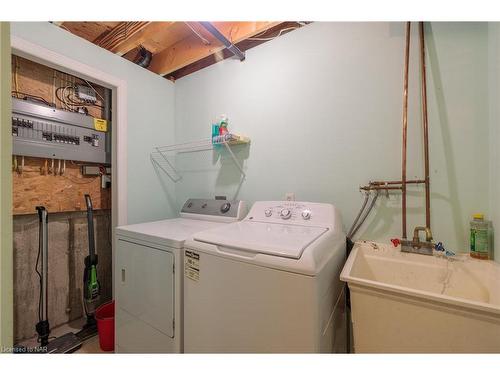 6254 Ash Street, Niagara Falls, ON - Indoor Photo Showing Laundry Room