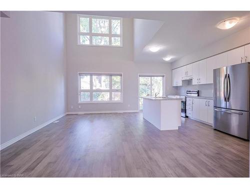 190 Pilkington Street, Thorold, ON - Indoor Photo Showing Kitchen