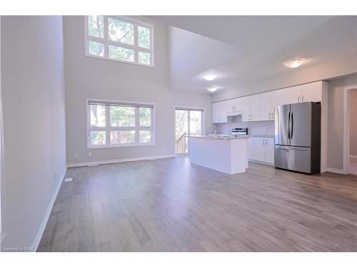 190 Pilkington Street, Thorold, ON - Indoor Photo Showing Kitchen