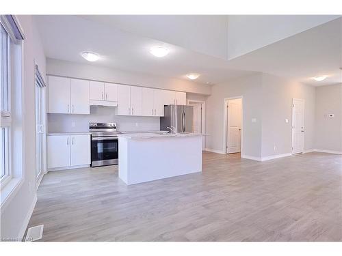 190 Pilkington Street, Thorold, ON - Indoor Photo Showing Kitchen