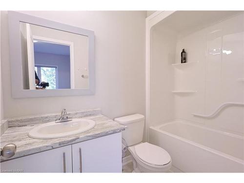 190 Pilkington Street, Thorold, ON - Indoor Photo Showing Bathroom