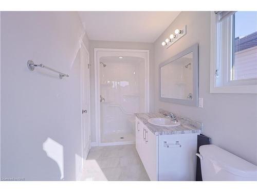 190 Pilkington Street, Thorold, ON - Indoor Photo Showing Bathroom