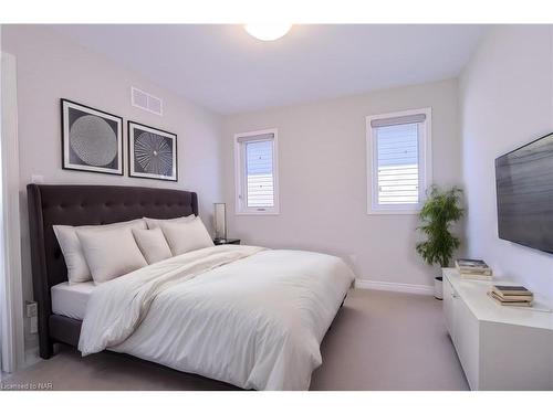 190 Pilkington Street, Thorold, ON - Indoor Photo Showing Bedroom