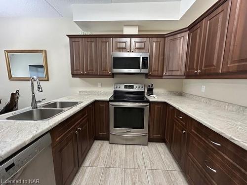 111-4644 Pettit Avenue, Niagara Falls, ON - Indoor Photo Showing Kitchen With Double Sink