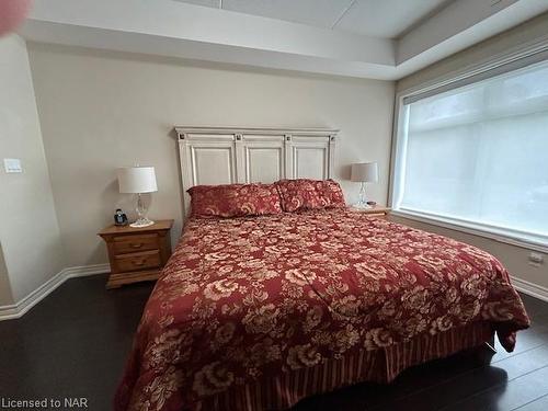 111-4644 Pettit Avenue, Niagara Falls, ON - Indoor Photo Showing Bedroom