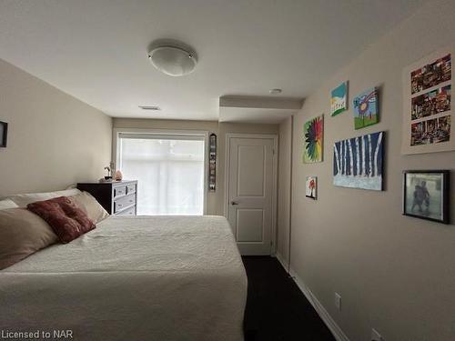 111-4644 Pettit Avenue, Niagara Falls, ON - Indoor Photo Showing Bedroom