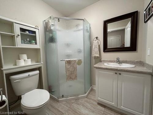 111-4644 Pettit Avenue, Niagara Falls, ON - Indoor Photo Showing Bathroom