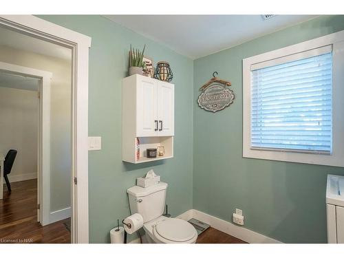 228 Ridgeway Road, Crystal Beach, ON - Indoor Photo Showing Bathroom