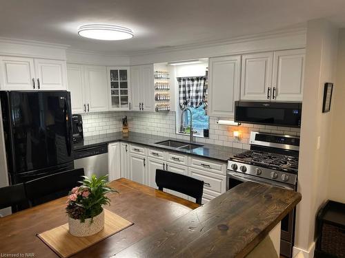 228 Ridgeway Road, Crystal Beach, ON - Indoor Photo Showing Kitchen With Double Sink With Upgraded Kitchen