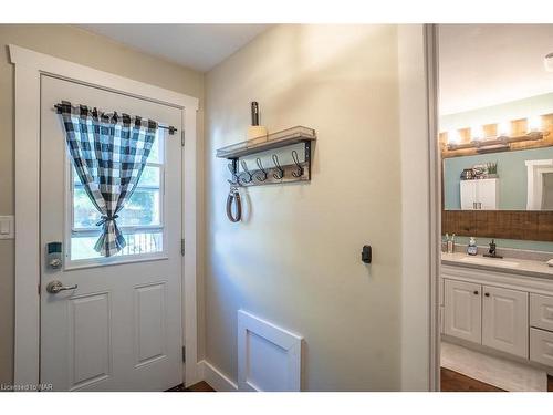 228 Ridgeway Road, Crystal Beach, ON - Indoor Photo Showing Bathroom