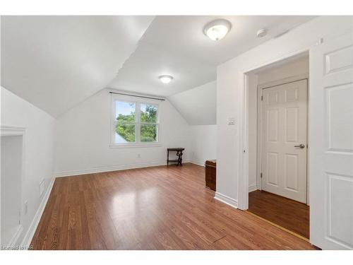 7988 Watson Street, Niagara Falls, ON - Indoor Photo Showing Other Room