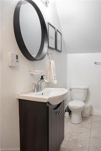 4769 Ryerson Crescent, Niagara Falls, ON - Indoor Photo Showing Bathroom