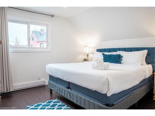 4769 Ryerson Crescent, Niagara Falls, ON - Indoor Photo Showing Bedroom