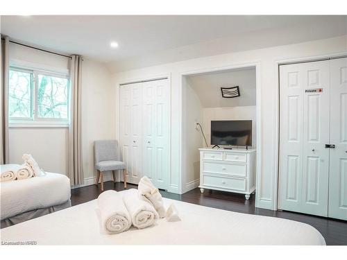 4769 Ryerson Crescent, Niagara Falls, ON - Indoor Photo Showing Bedroom