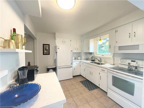 14 Stockwell Road, St. Catharines, ON - Indoor Photo Showing Kitchen With Double Sink