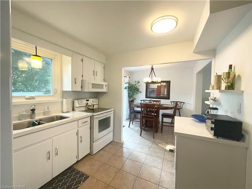 14 Stockwell Road, St. Catharines, ON - Indoor Photo Showing Kitchen With Double Sink