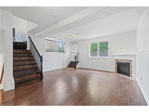 8160 Barrett Crescent, Niagara Falls, ON - Indoor Photo Showing Living Room With Fireplace