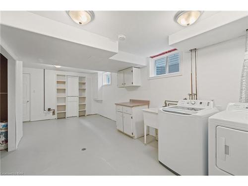 8160 Barrett Crescent, Niagara Falls, ON - Indoor Photo Showing Laundry Room