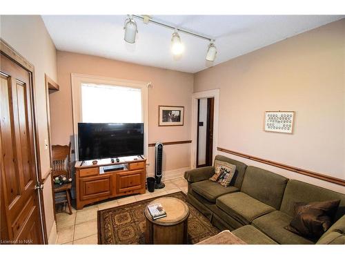 499 Townline Road, Niagara-On-The-Lake, ON - Indoor Photo Showing Living Room