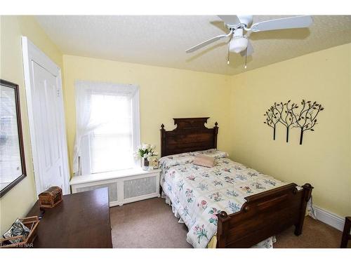 499 Townline Road, Niagara-On-The-Lake, ON - Indoor Photo Showing Bedroom