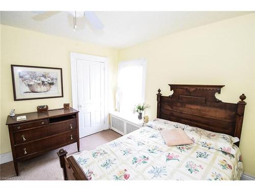 499 Townline Road, Niagara-On-The-Lake, ON - Indoor Photo Showing Bedroom