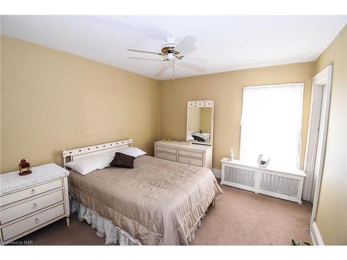 499 Townline Road, Niagara-On-The-Lake, ON - Indoor Photo Showing Bedroom