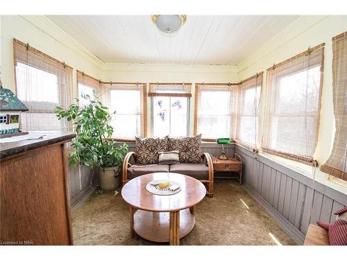 499 Townline Road, Niagara-On-The-Lake, ON - Indoor Photo Showing Living Room