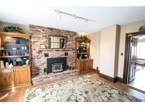 499 Townline Road, Niagara-On-The-Lake, ON - Indoor Photo Showing Living Room With Fireplace