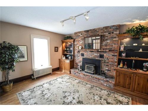 499 Townline Road, Niagara-On-The-Lake, ON - Indoor Photo Showing Living Room With Fireplace