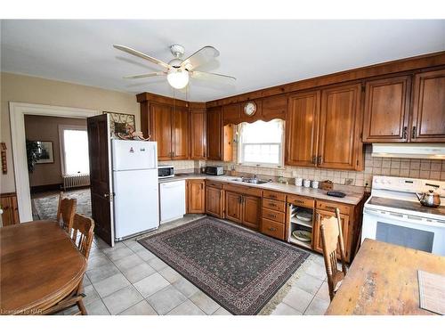 499 Townline Road, Niagara-On-The-Lake, ON - Indoor Photo Showing Kitchen With Double Sink