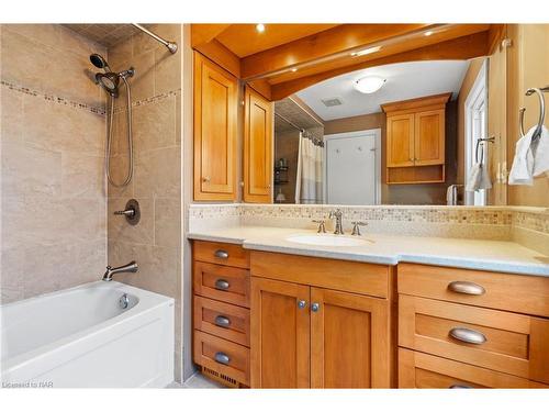 32 Forest Hill Road, St. Catharines, ON - Indoor Photo Showing Bathroom