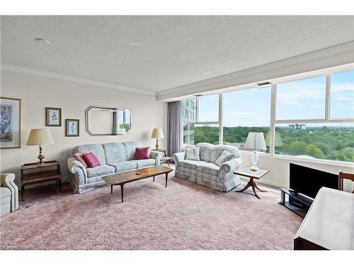 407-7 Gale Crescent, St. Catharines, ON - Indoor Photo Showing Living Room