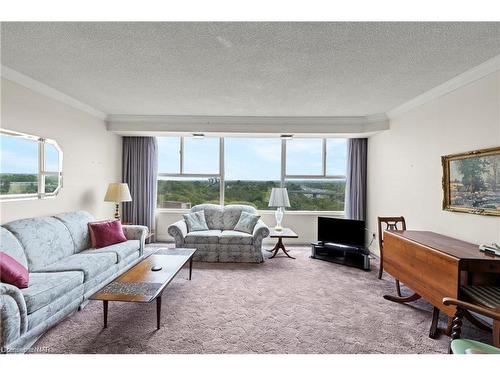 407-7 Gale Crescent, St. Catharines, ON - Indoor Photo Showing Living Room