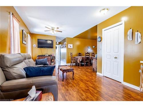 14 Jennifer Crescent, St. Catharines, ON - Indoor Photo Showing Living Room