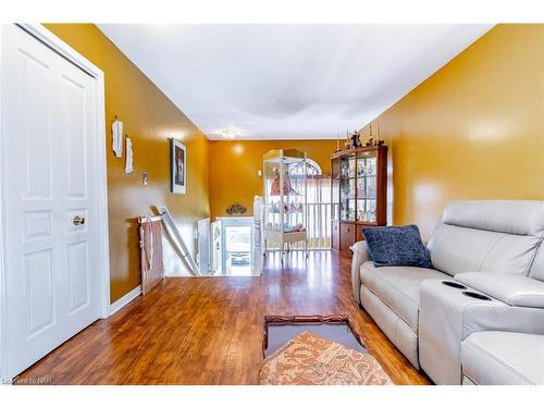 14 Jennifer Crescent, St. Catharines, ON - Indoor Photo Showing Living Room